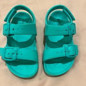 Cat and Jack EVA sandals Sz 8